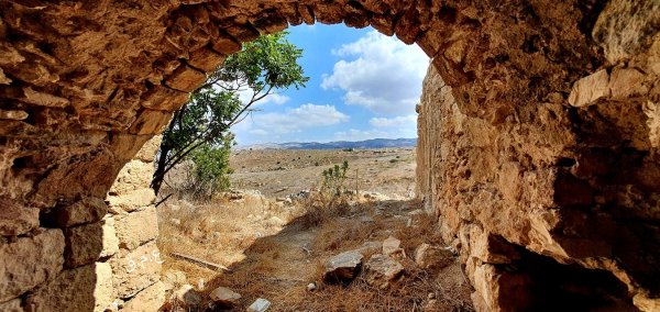 أم الشقف/ دورا- الخليل، بعدسة عبد الجبار قاضي