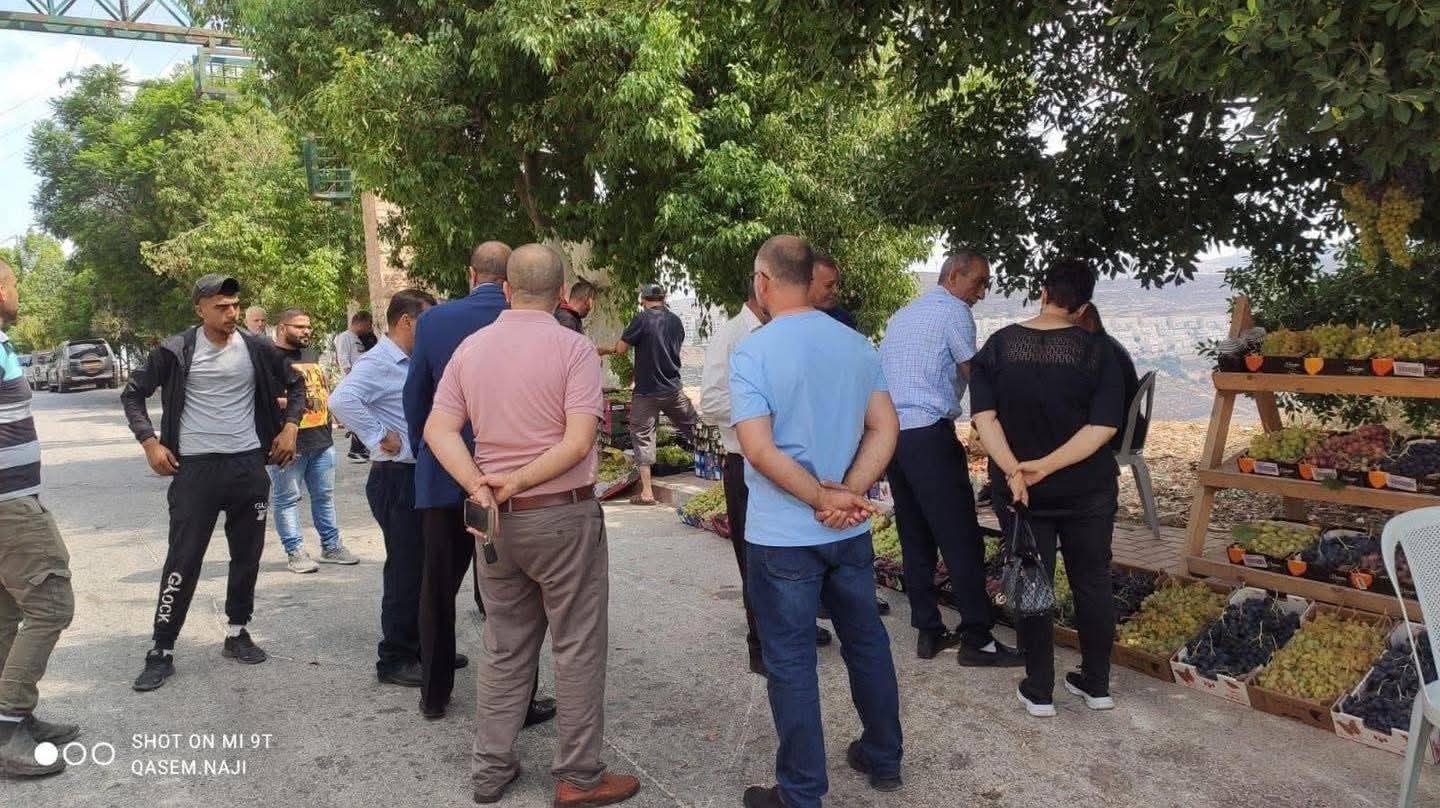 من سوق العنب في بيت دقو