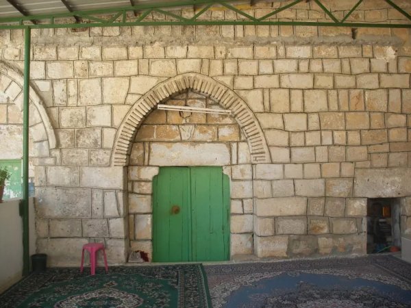 أحد بوابات المسجد القديم/قرية حجه