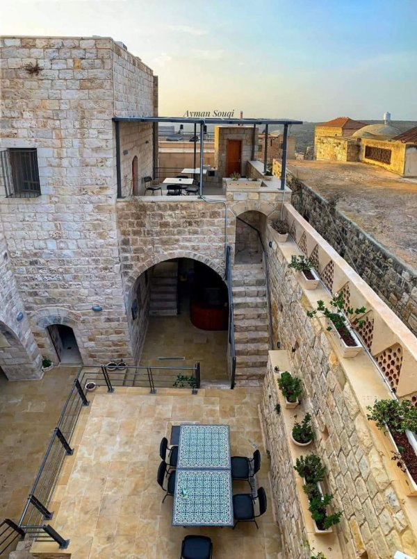 دير استيا قصر أبو حجلة المبني منذ ما يقارب 350 عاماً، نقلاً عن صفحة أبناء البلد