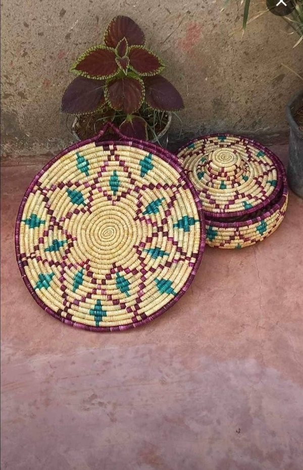 سيدة من كفل حارس ،، سلفيت ،، تبدع بصناعة أطباق القش من القمح ،،، إم مجاهد