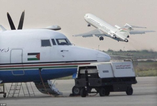 مطار غزة الدولي قبل تدميره وخروجه عن الخدمة نهائياً منذ عام 2001