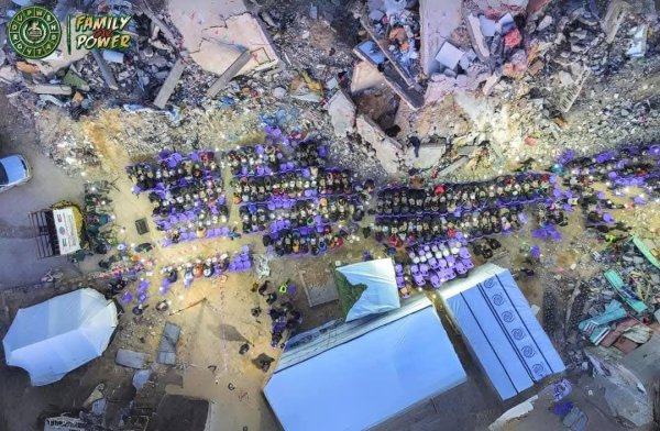 إفطار مجموعة وحداتي لأهالي مخيم جباليا على أنقاض بيوتهم، يوم 3 رمضان 1446هـ، 3 آذار 2025 بعدسة: أ.نصر البرقاوي