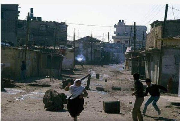 جنوج  الاحتلال يطلقون النار على سيدة فلسطينية وطفلين في مخيم الشاطئ