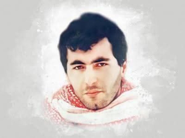 صورة للشهيد المهندس يحيى عياش ابن قرية رافات