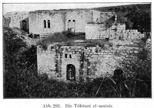 صورة نادرة  لطاحونة نويصر للحبوب في اللجون . الصورة من مجموعة شوماخر للعام 1903 . وشوماخر هذا كان قائدا لبعثة تنقيب عن الآثار في تل المتسلم (تل مجيدو)  وترك لنا مجموعة نادرة من الصور النادرة من القرى المجاورة : اللجون والمنسي وعين المنسي ولد العوادين والغبيات . كانت المطحنة بداية تشغل على تيار مائي يجلب في قناة إلى أعلى نقطة ثم يصنع منه شلالا يولد الطاقة  . وفي عشرينيات القرن الماضي جرى استعمال محرك الديزل لتشغيلها  .  بعد تهجير 1948  تم هدم الطابق العلوي وبقي الطابق السفلي المتواجد على حافة وادي اللجون