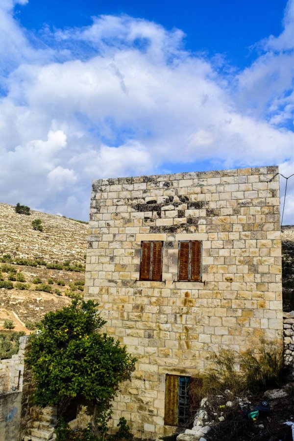 قرية نصف جبيل: نابلس