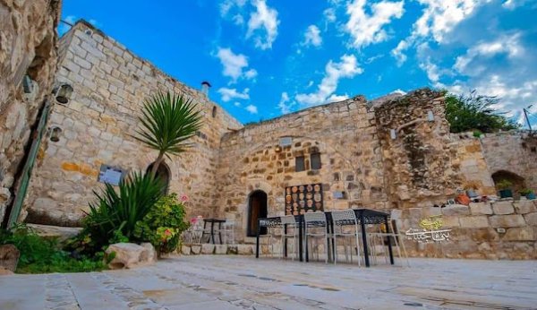 قرية نصف جبيل: نابلس