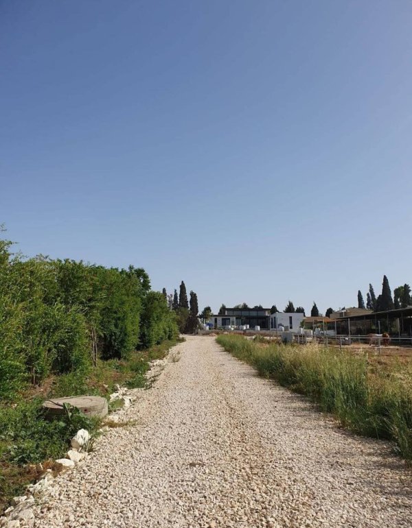 صور من المستوطنة التي أقيمت على أراضي قرية الورقاني المهجرة