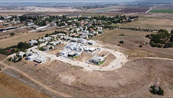 صور من المستوطنة التي أقيمت على أراضي قرية الورقاني المهجرة