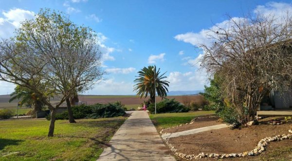 صور من مستوطنة ميزراع المقامة على أراضي قرية تل العدس