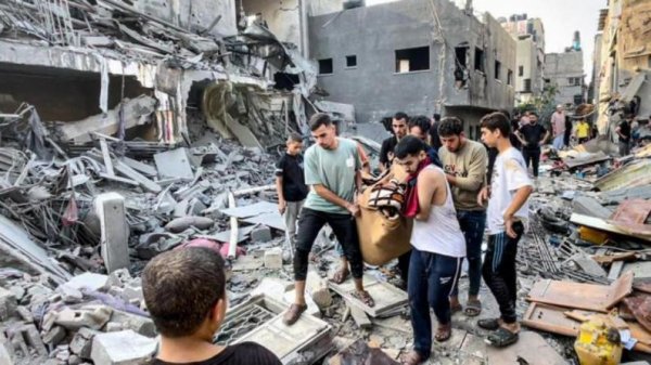 صور من موقع المجزرة