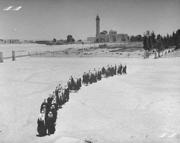 صورة لقرية الحرم ومسجدها المشهور عام 1940 صورة لقرية الحرم ومسجدها المشهور عام 1940