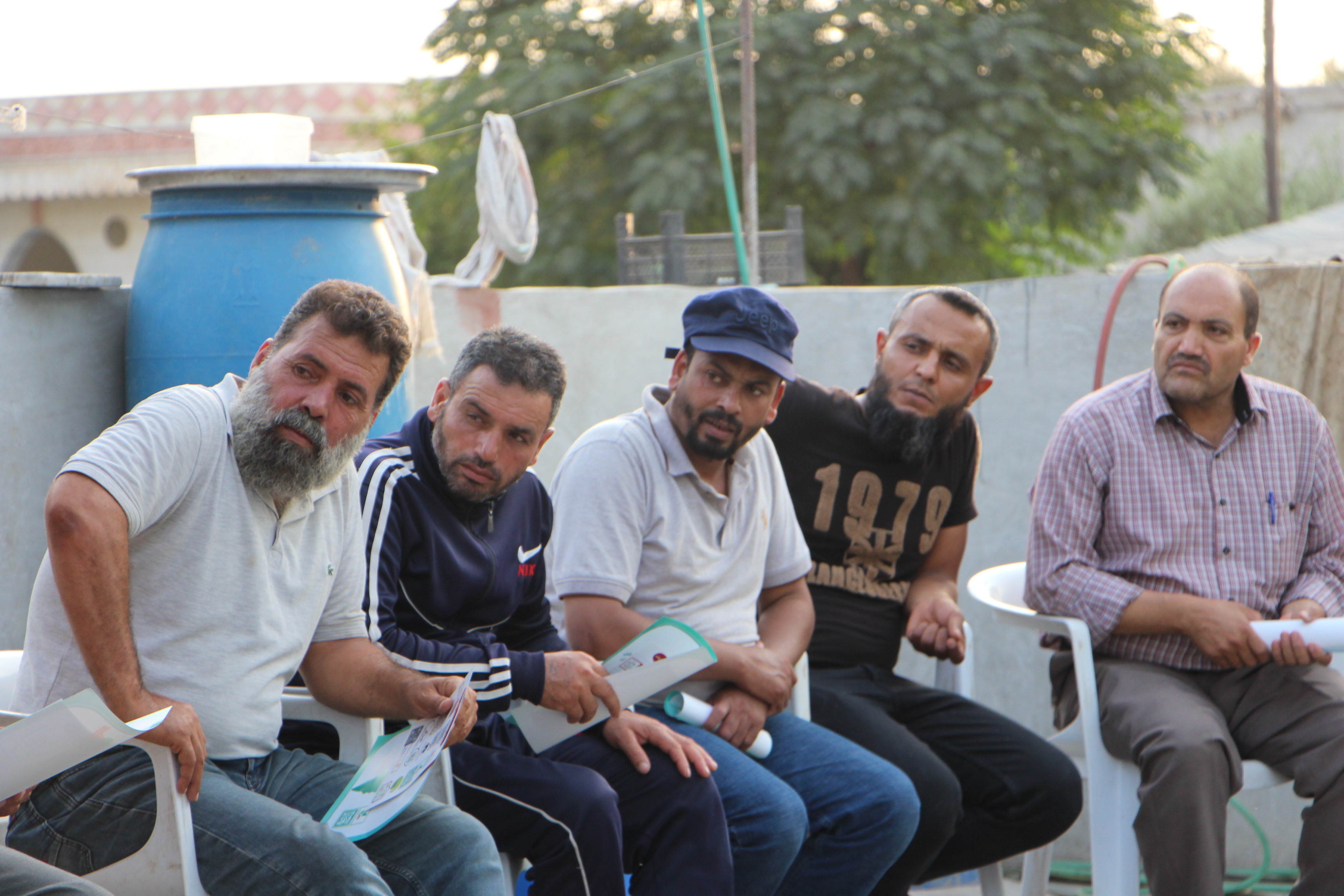 صور من لقاء أبناء تَجَّمع جِلِّيْن فريقي موسوعة القرى والمخيمات الفلسطينية مع بناء تَجَّمع جِلِّيْن في محافظة درعا السورية، بعدسة: لين محمد