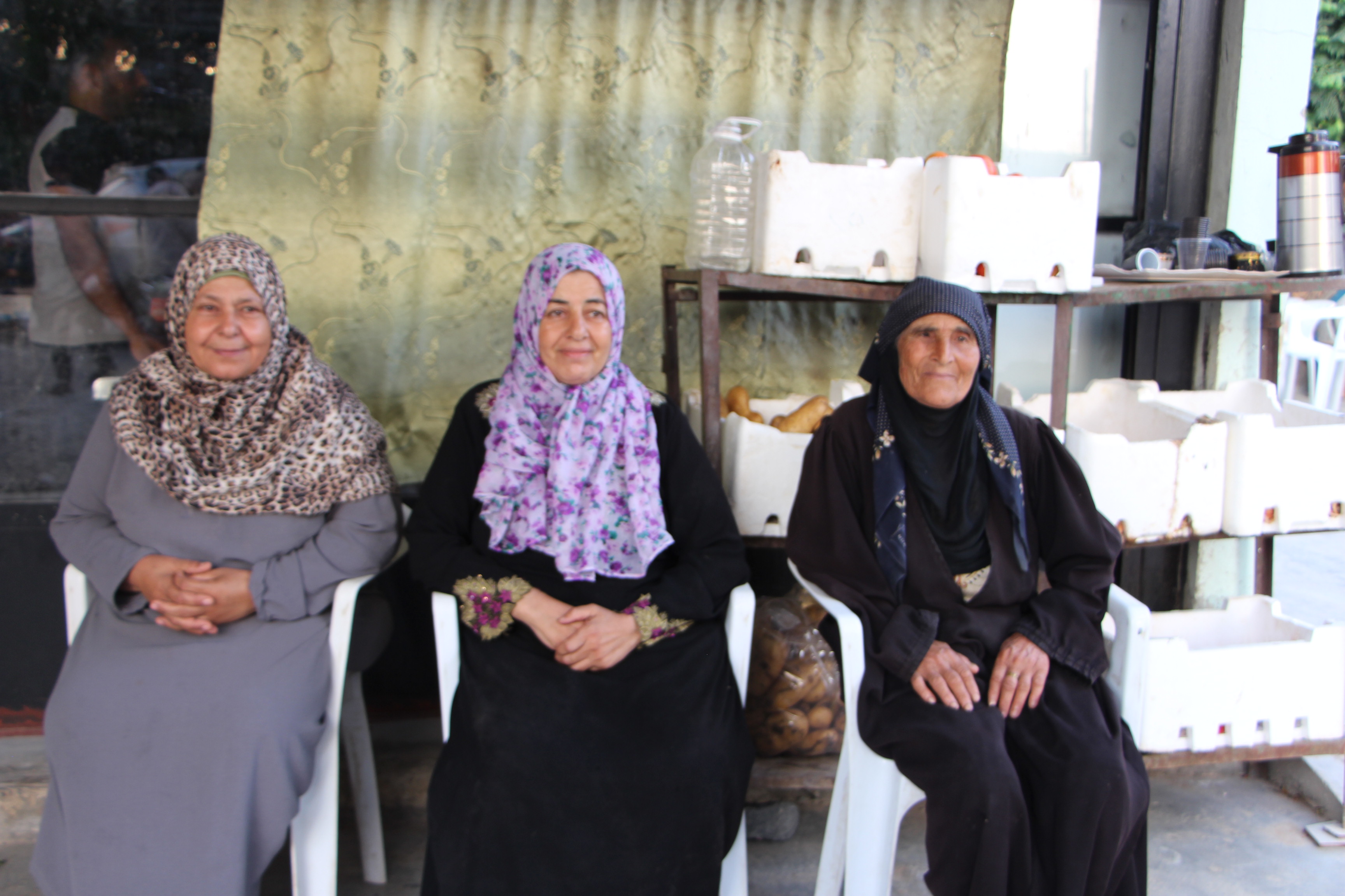 صور من لقاء أبناء تَجَّمع جِلِّيْن فريقي موسوعة القرى والمخيمات الفلسطينية مع بناء تَجَّمع جِلِّيْن في محافظة درعا السورية، بعدسة: لين محمد