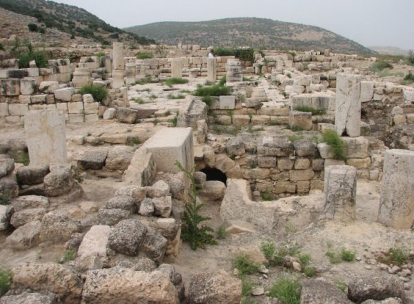 الآثار القديمة بالقرب من قرية ماروس قضاء صفد