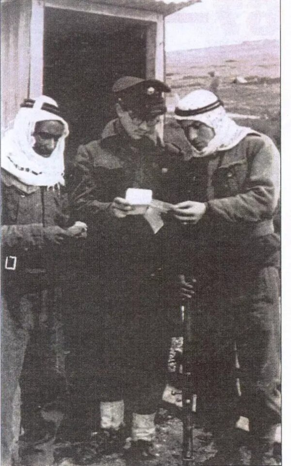 صوره قديمه لشرطيين من قريه كراد الغنامة على جسر بنات يعقوب صوره قديمه لشرطيين من قريه كراد الغنامة على جسر بنات يعقوب