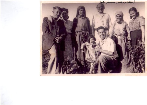 عائلة فلسطينية من قرية جماسين الغربية المهجرة عائلة فلسطينية من قرية جماسين الغربية المهجرة