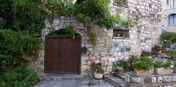 مباني فلسطينية قديمة في قرية الجاعونة / صفد