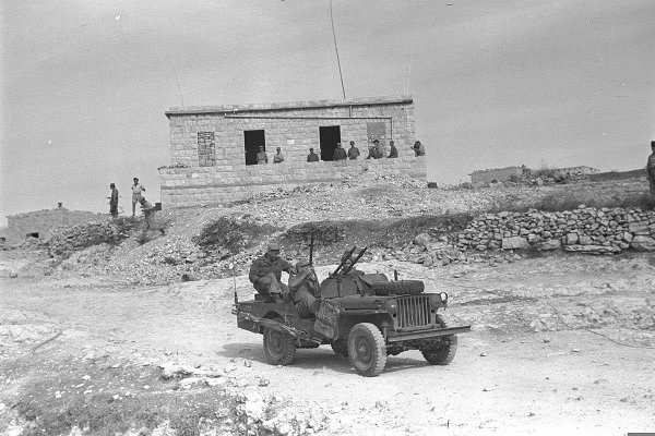 صورة لقرية الصفصاف أخذت أثناء احتلال القرية عام 1948 صورة لقرية الصفصاف أخذت أثناء احتلال القرية عام 1948