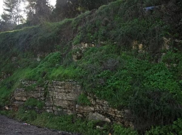 آثار بيوت غباطية، نقلاً عن موقع فلسطين في الذاكرة