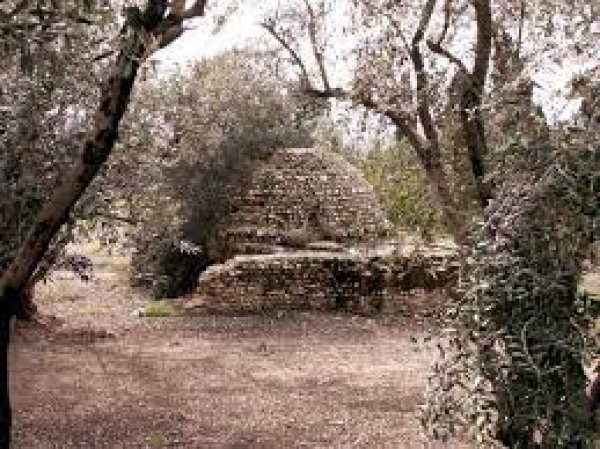 مبنى من قرية البطاني الشرقي مبنى من قرية البطاني الشرقي