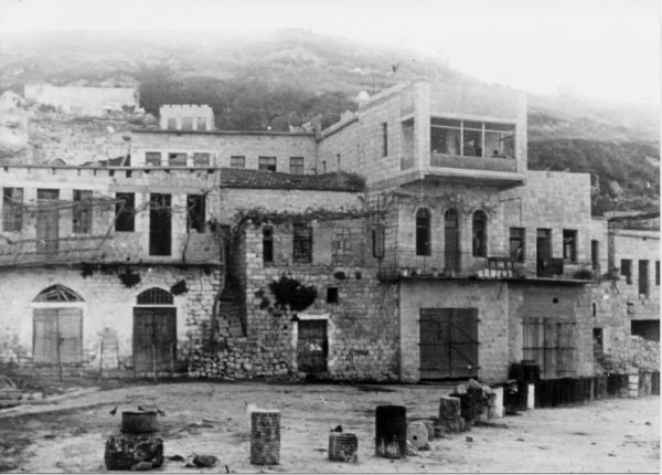 صورة نادرة لمنازل عين الزيتون عام 1948 صورة نادرة لمنازل عين الزيتون عام 1948