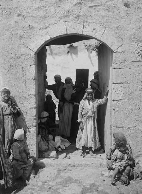 صورة نادرة من قرية دالية الكرمل، تعود لعام 1900، نقلاً عن صفحة فلسطين زمن العثمانلي