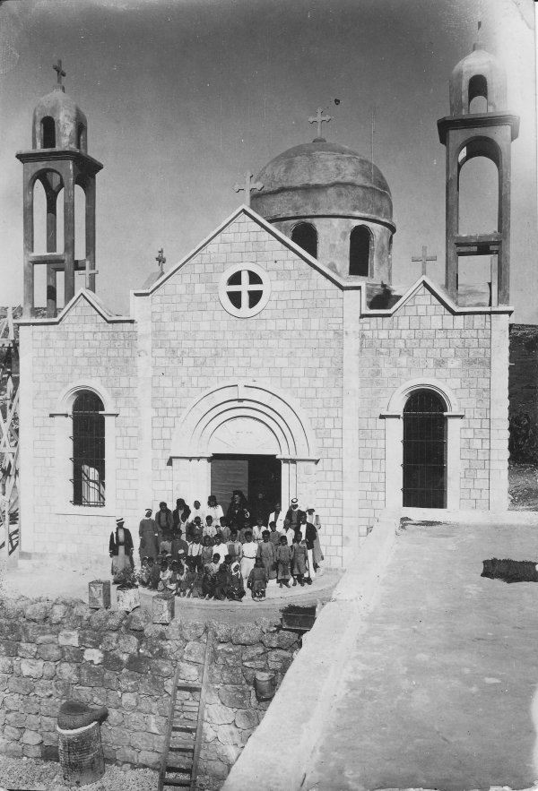 كنيسة القرية كنيسة القرية