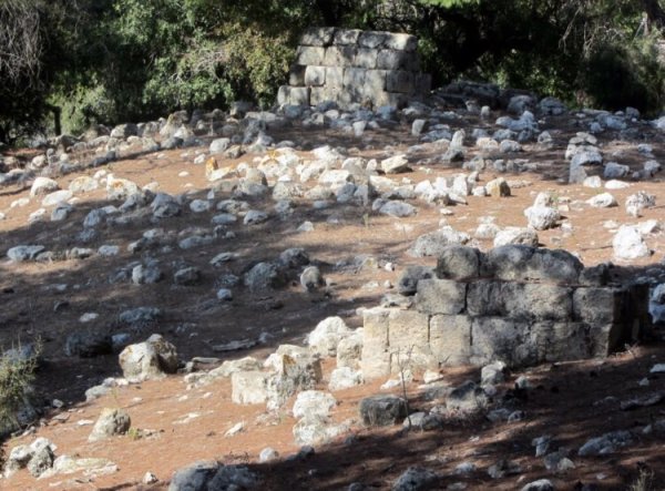 مقبرة القرية