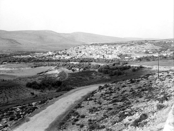 القرية عن بعد