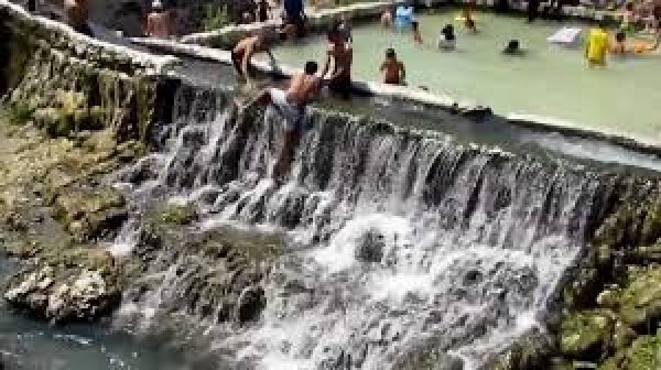 قرية الساخنة