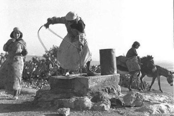 بئر القرية عام 1938 بئر القرية عام 1938
