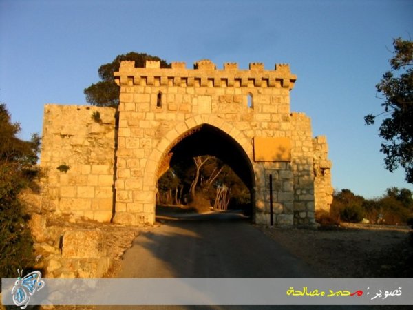 أحد مداخل القرية