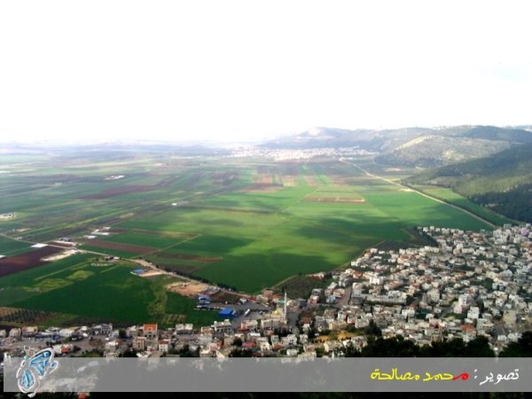 صورة حديثة مطلة على القرية