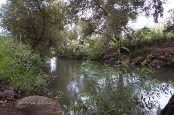 منظر لنهر الأردن بجانب قرية الصالحية