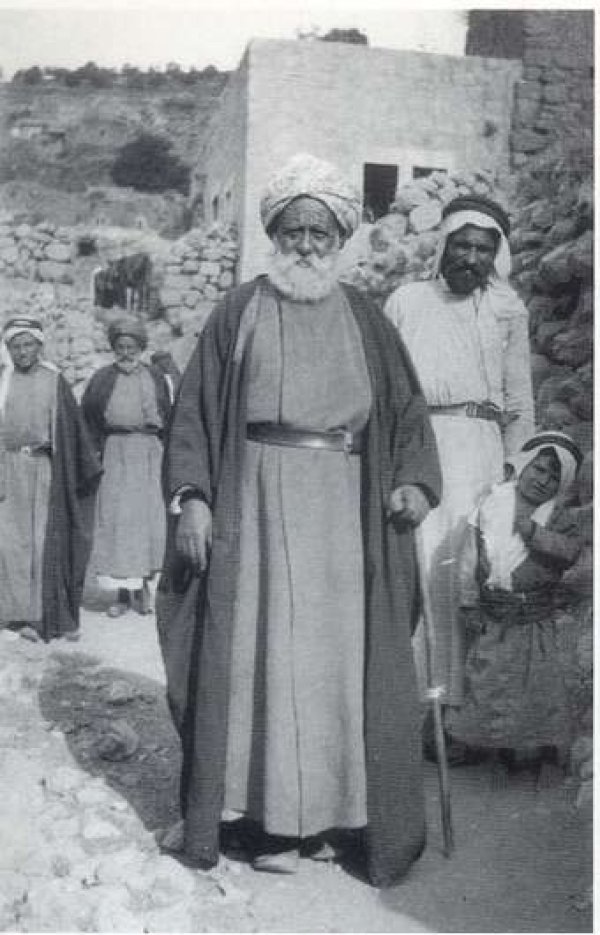 سكان القرية