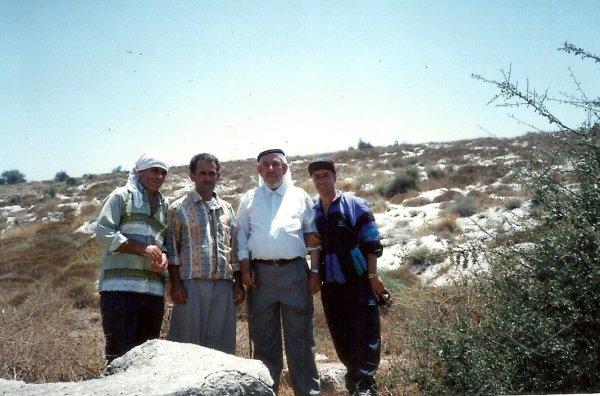 جانب بير البلد- عبد الفتاح القواسمي- الحج عبد ربه-عزمي خشان( ابو ايمن)و ذيب القواسمي