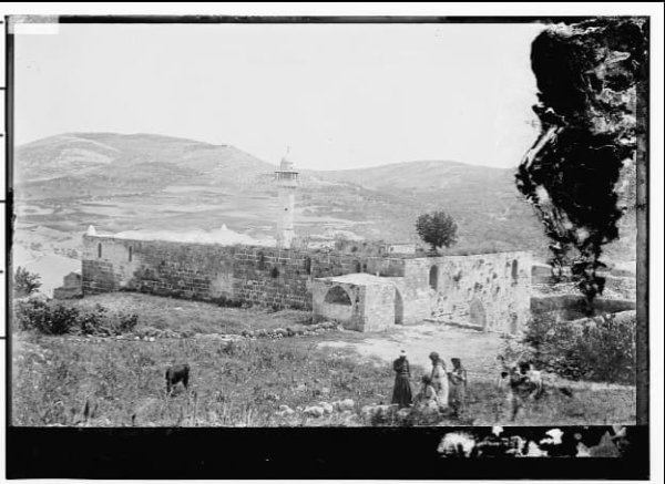 المسجد القديم في القرية المسجد القديم في القرية