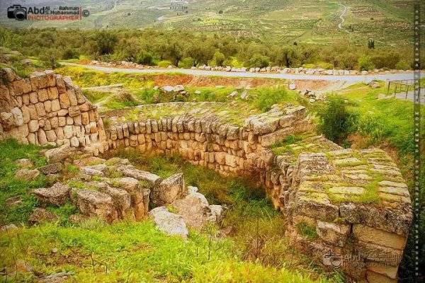 آثار في القرية