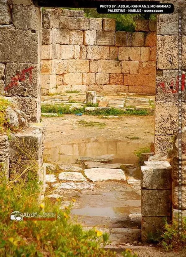 آثار في القرية