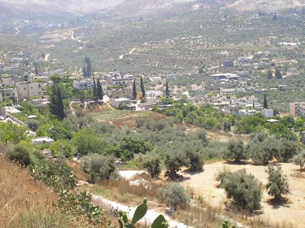 آثار في القرية