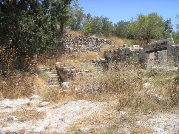 آثار في القرية