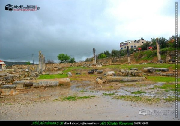 آثار في القرية