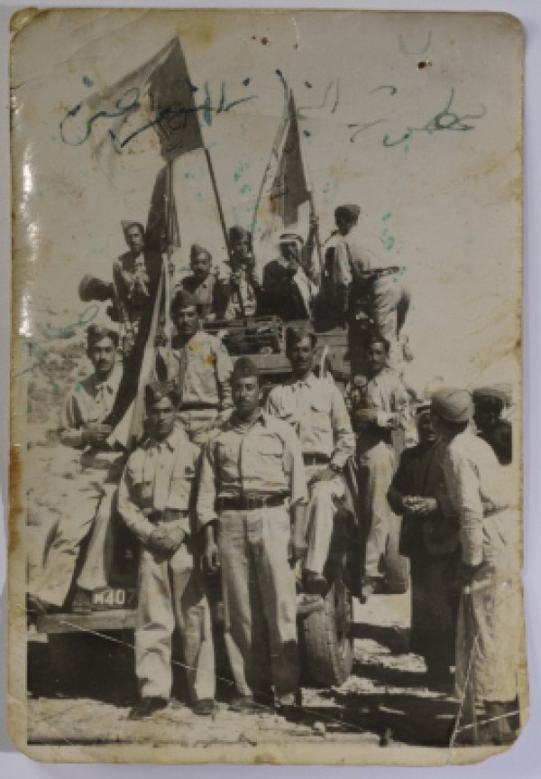 فرقة النجادة الكشفية من قرية بيت صفافا في القدس أثناء إحدى رحلاتها عام 1946 فرقة النجادة الكشفية من قرية بيت صفافا في القدس أثناء إحدى رحلاتها عام 1946