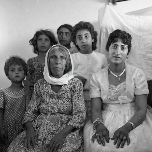 عروس فلسطينية في يوم زفافها - قرية سولَم 1962م عروس فلسطينية في يوم زفافها - قرية سولَم 1962م